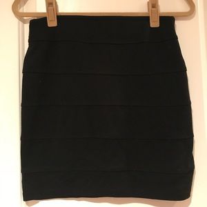 Ribbed black mini skirt